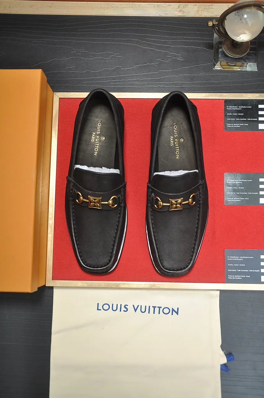 Men's men's shoes 💰520💶 [LV] (original single cowhide lining) 🍀LV's latest genuine leather business suit shoes are launched simultaneously on the official website. The first-layer cowhide imported from Italy is made of heavy gold, 💥official website 1:1 rubber outsole. Versatile to wear, high-end without losing class, and the color combination is extraordinary. This four-season style is alluring when worn on your feet, showing off your big-name flair. Standard code 38-45 (45 customized)